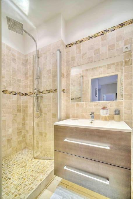 Croisette 8/10 Pers Apartment Cannes Bagian luar foto